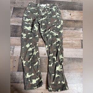 Anthropologie The‎ Wanderer Camaflouge Pants- 28